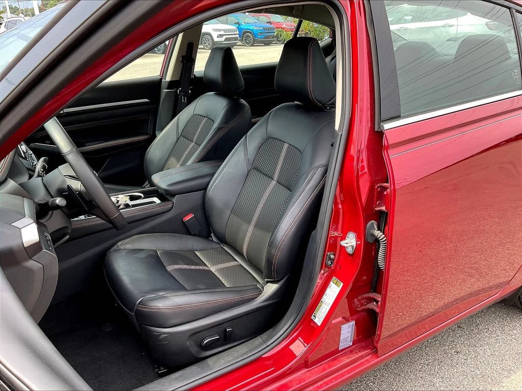 Used 2023 Nissan Altima 2.5 SR FWD image 9