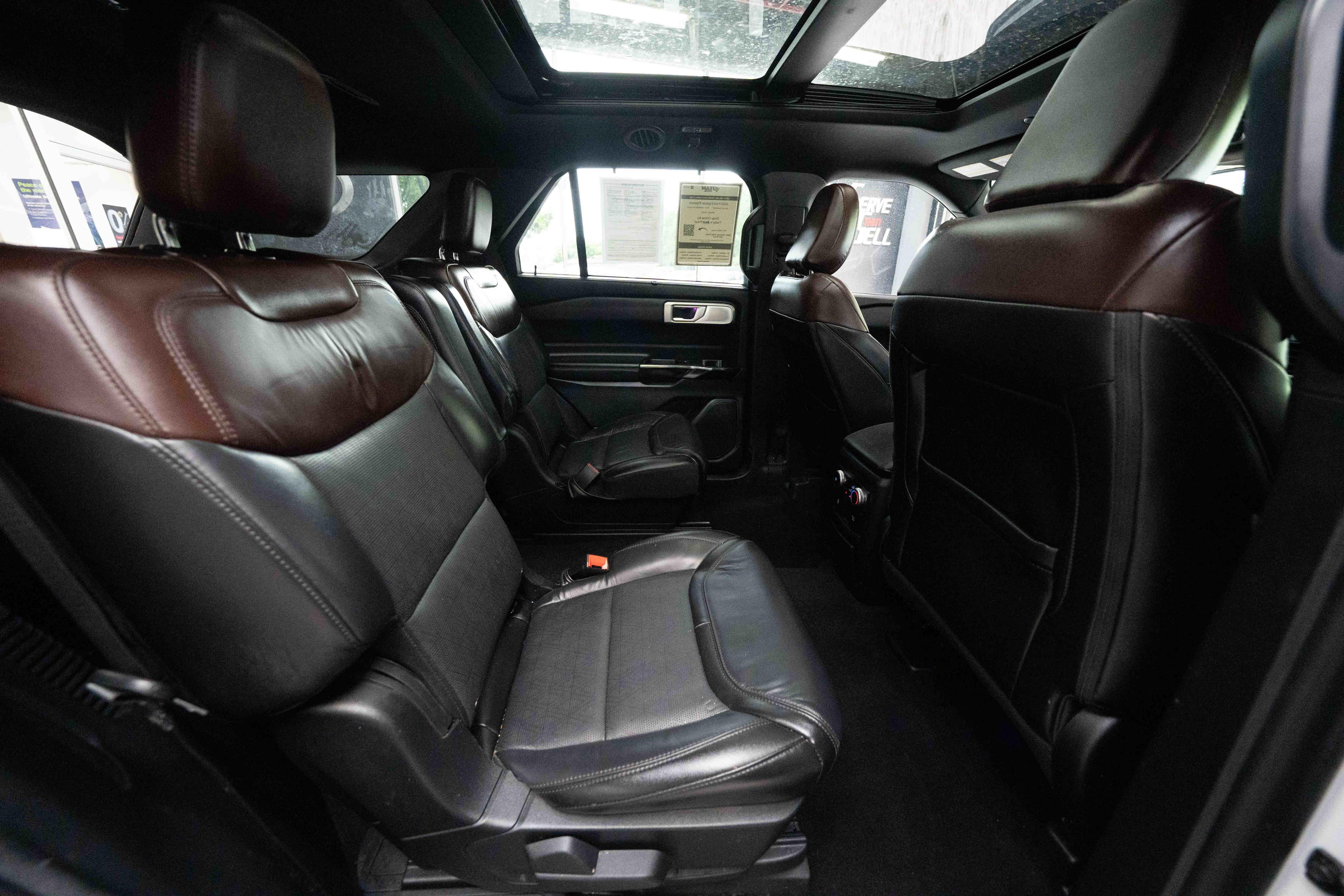 Used 2023 Ford Explorer Platinum w/ Technology Package AWD/4WD image 25