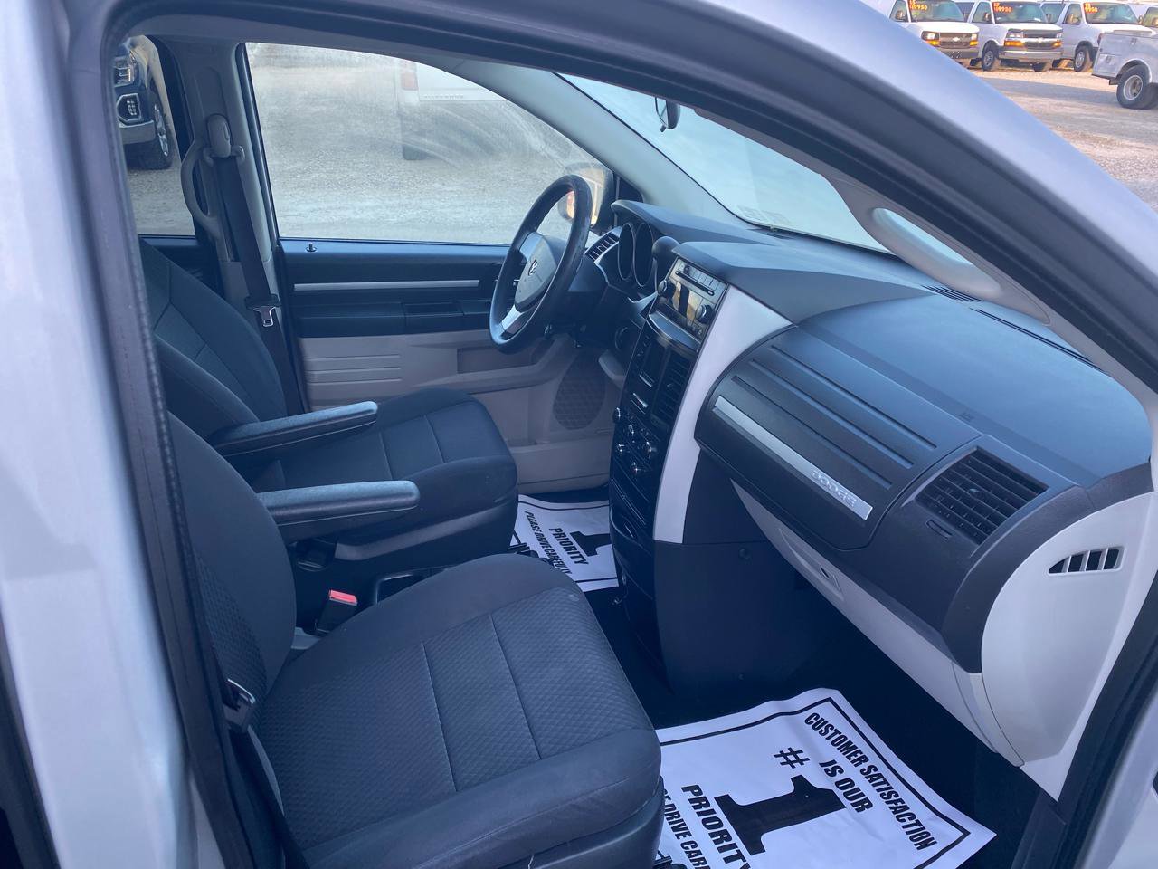Used 2010 Dodge Grand Caravan SE FWD image 8