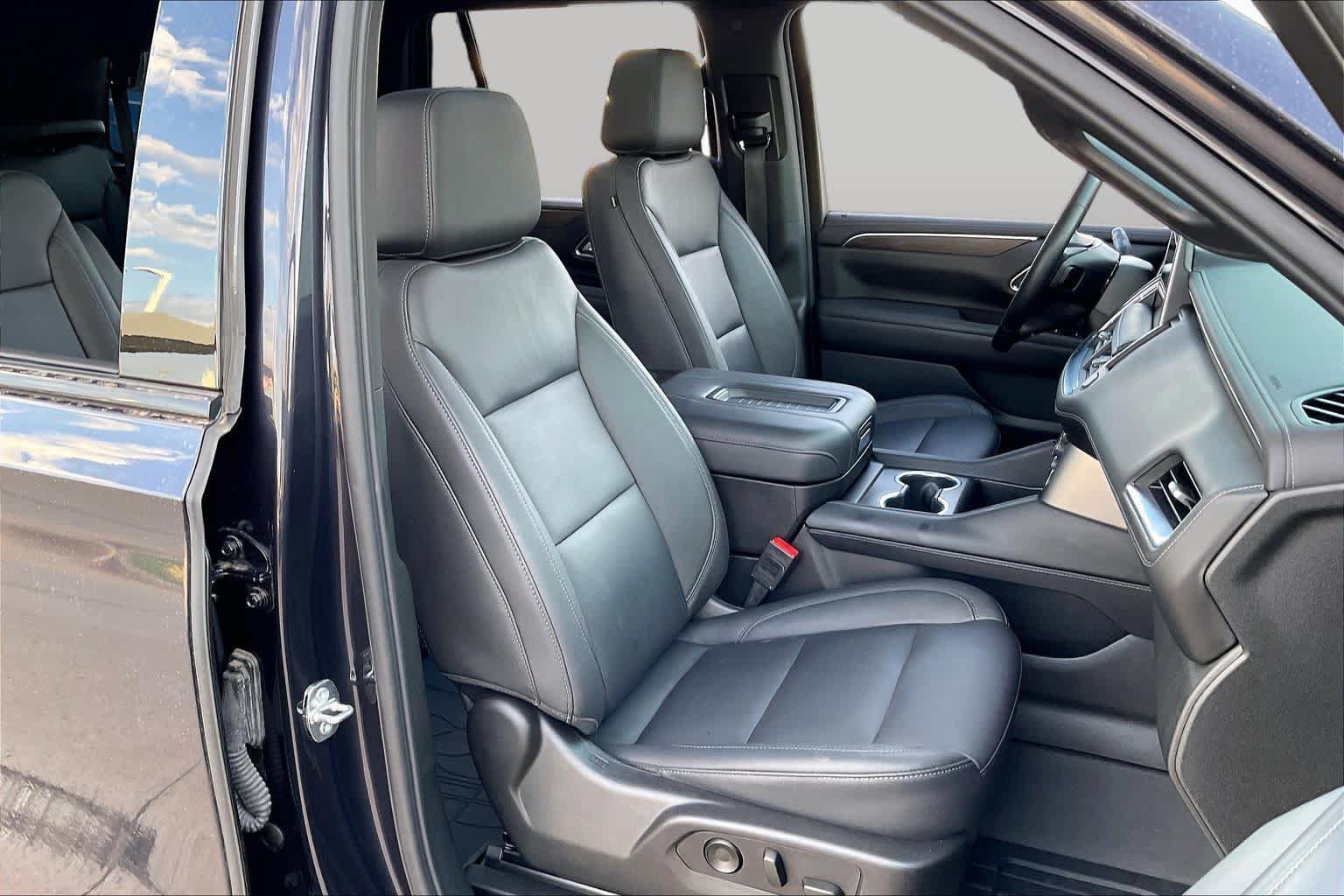 Used 2024 Chevrolet Tahoe Z71 w/ Luxury Package AWD/4WD image 10