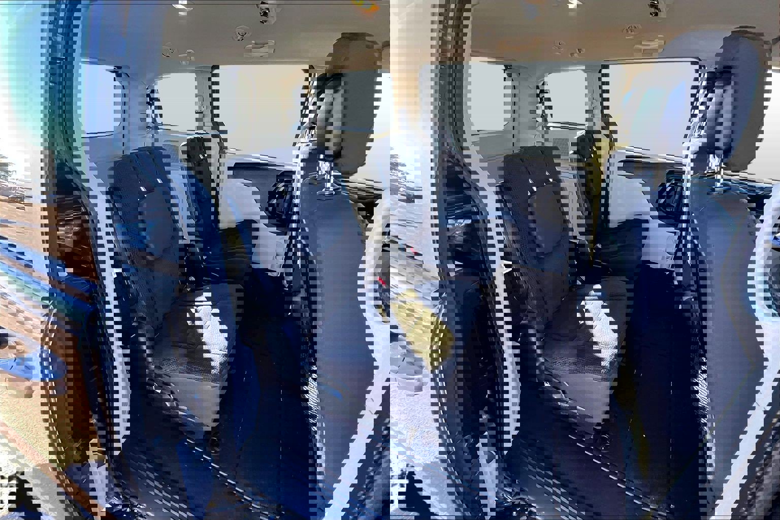 Used 2018 Dodge Grand Caravan SE w/ UConnect Hands-Free Group image 25