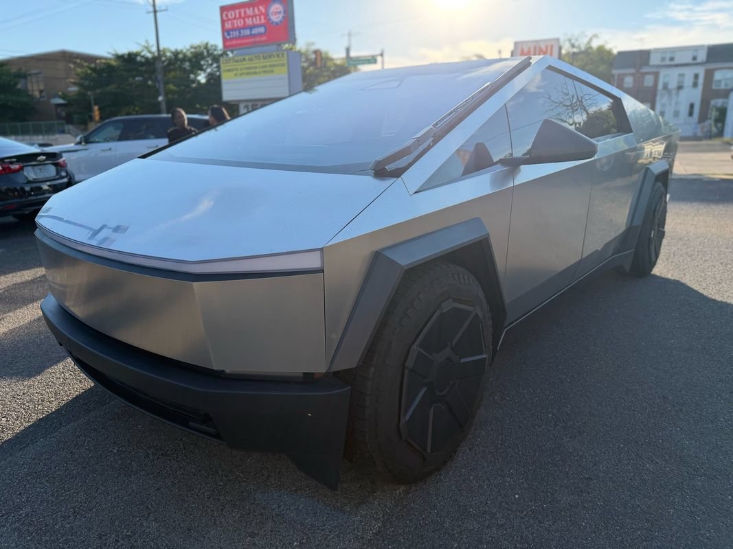 Used 2024 Tesla Cybertruck AWD Crew Cab image 1