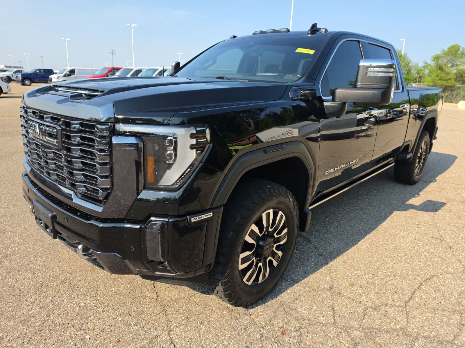 Used 2024 GMC Sierra 3500 Denali Ultimate AWD/4WD image 1