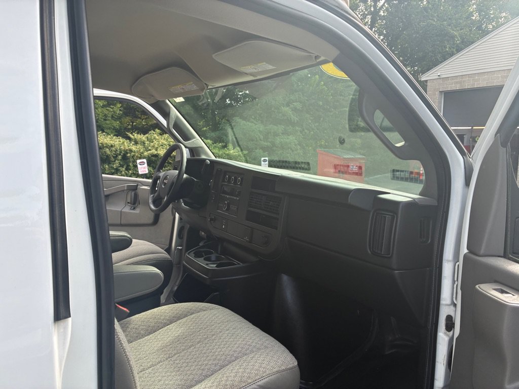 Used 2016 GMC Savana 3500 RWD image 26