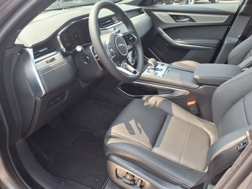 New 2026 Jaguar F-PACE R-Dynamic S image 18