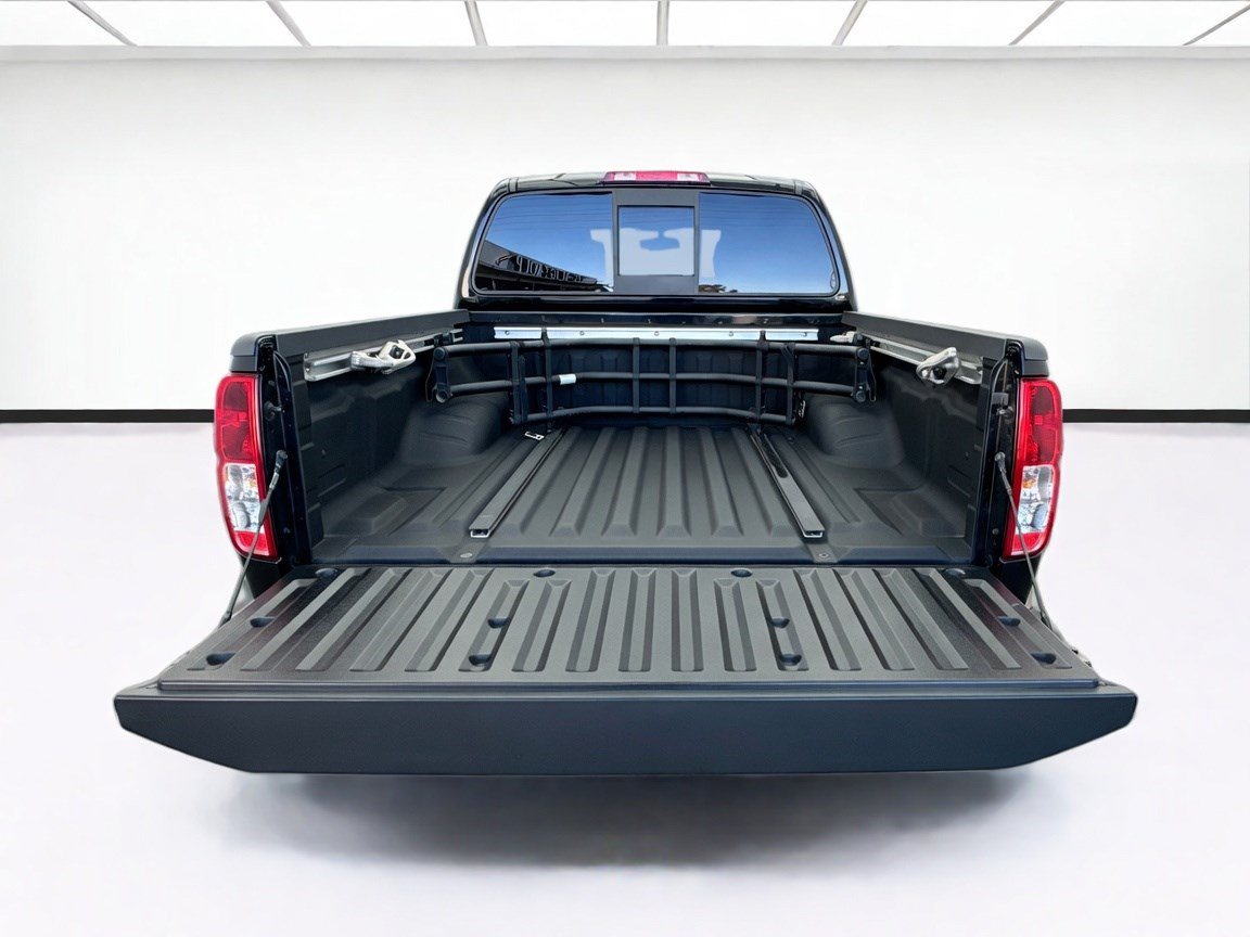 Used 2021 Nissan Frontier SV w/ Midnight Edition Floor Mats AWD/4WD image 16
