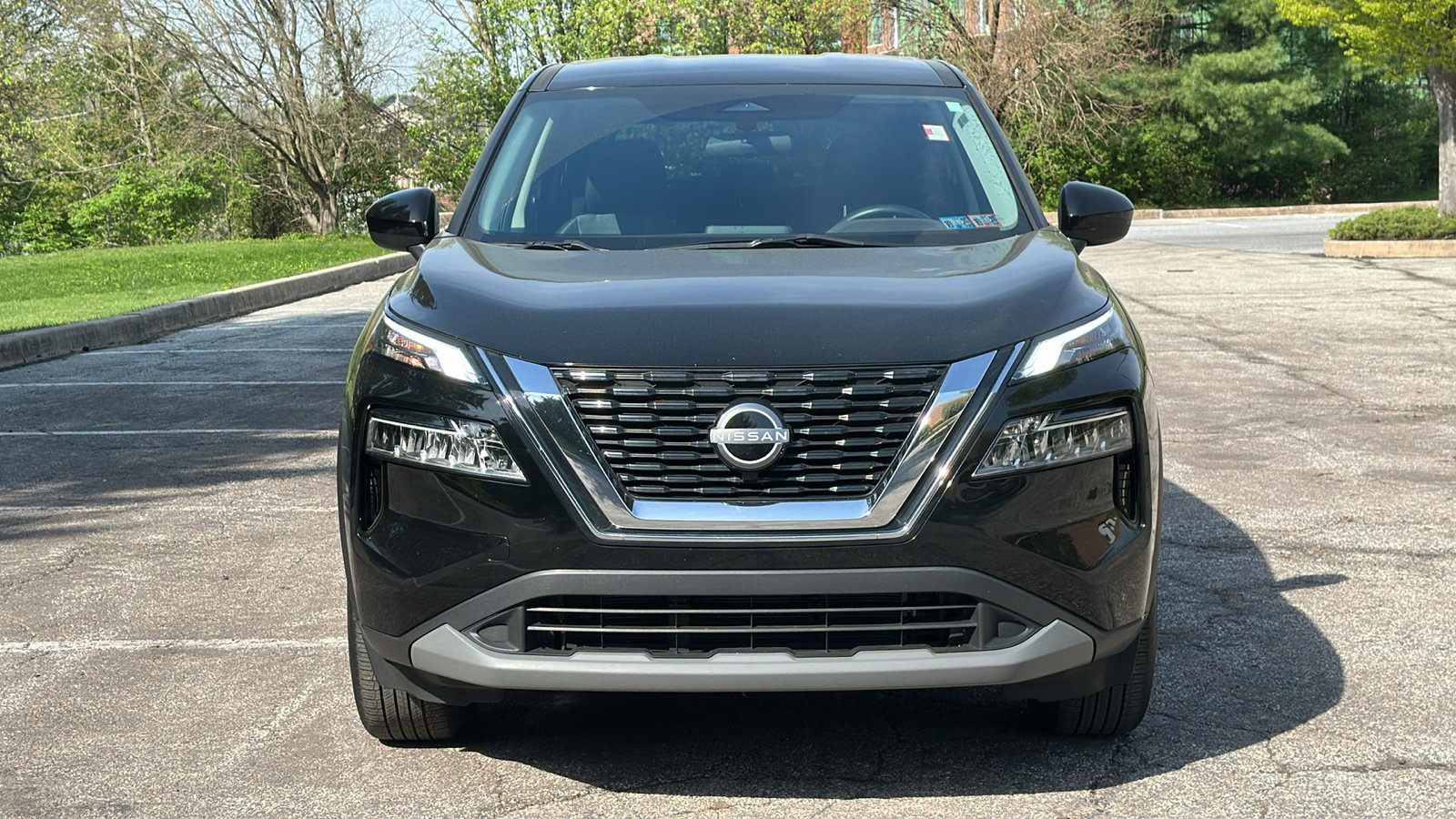 Certified 2023 Nissan Rogue SV image 3
