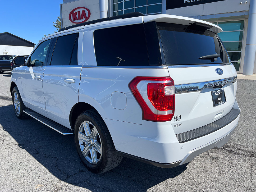 Used 2020 Ford Expedition XLT w/ Equipment Group 202A AWD/4WD image 3