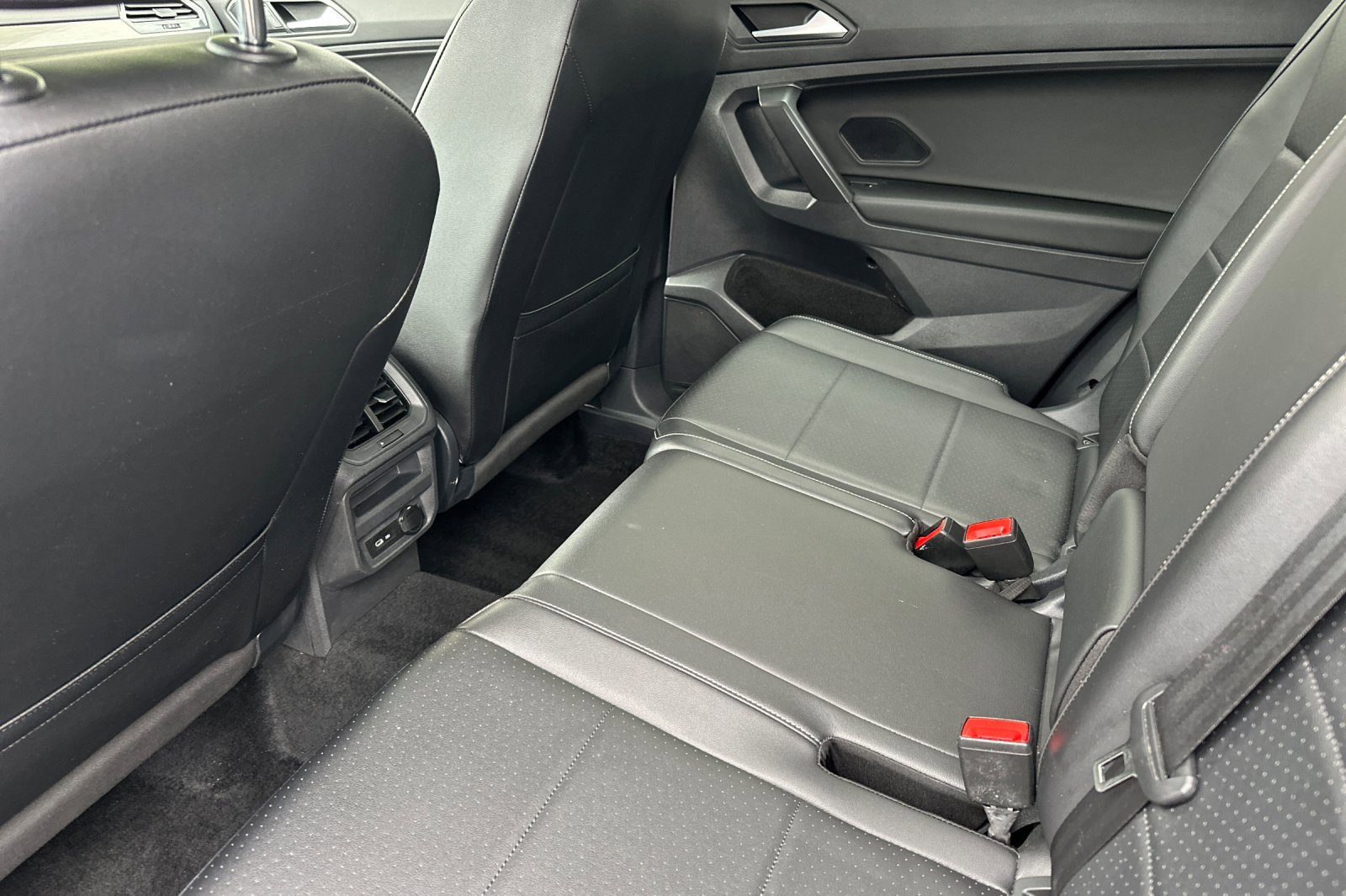 Used 2021 Volkswagen Tiguan S image 12