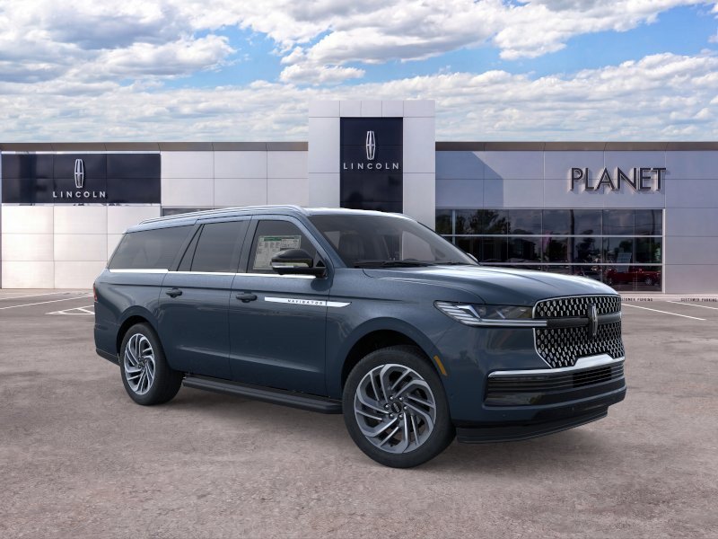 New 2026 Lincoln Navigator L Premier AWD/4WD image 7