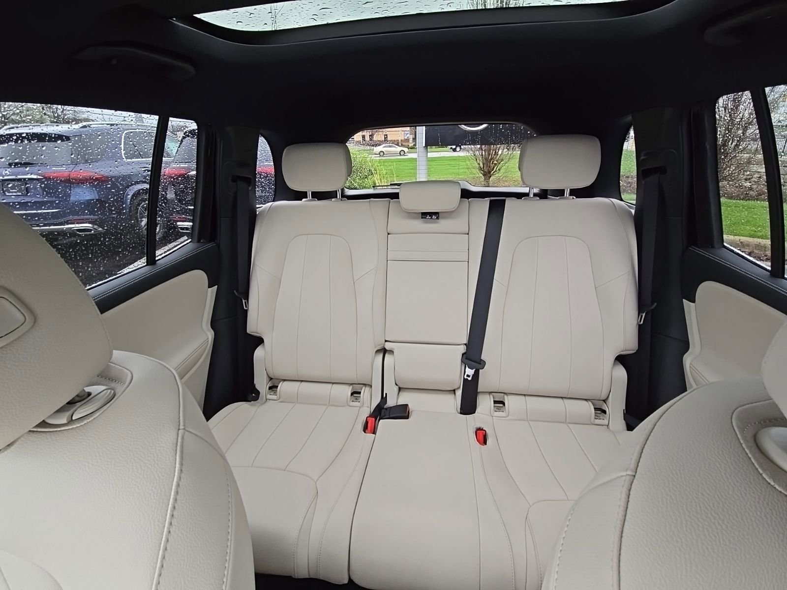 Used 2025 Mercedes-Benz EQB 350 4MATIC SUV image 11