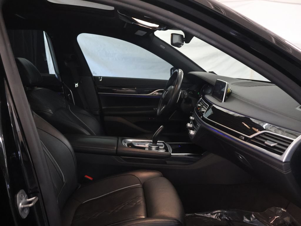 Used 2021 BMW 740i xDrive w/ M Sport Package AWD/4WD image 9