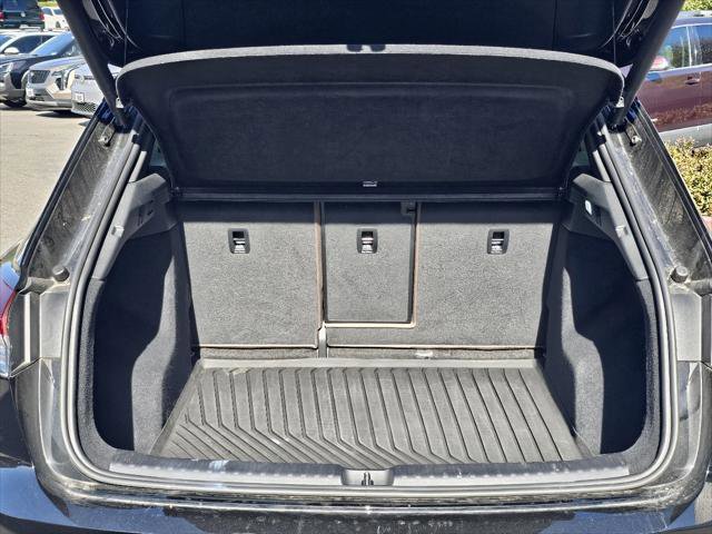 Used 2025 Audi Q4 e-tron Premium image 7