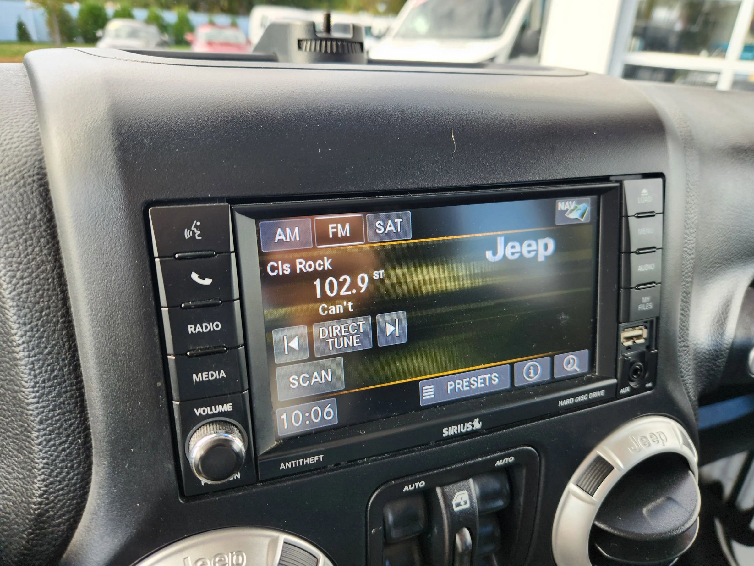 Used 2018 Jeep Wrangler Unlimited Sahara image 28