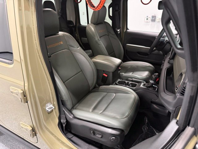 Used 2025 Jeep Gladiator Mojave w/ Convenience Group AWD/4WD image 32