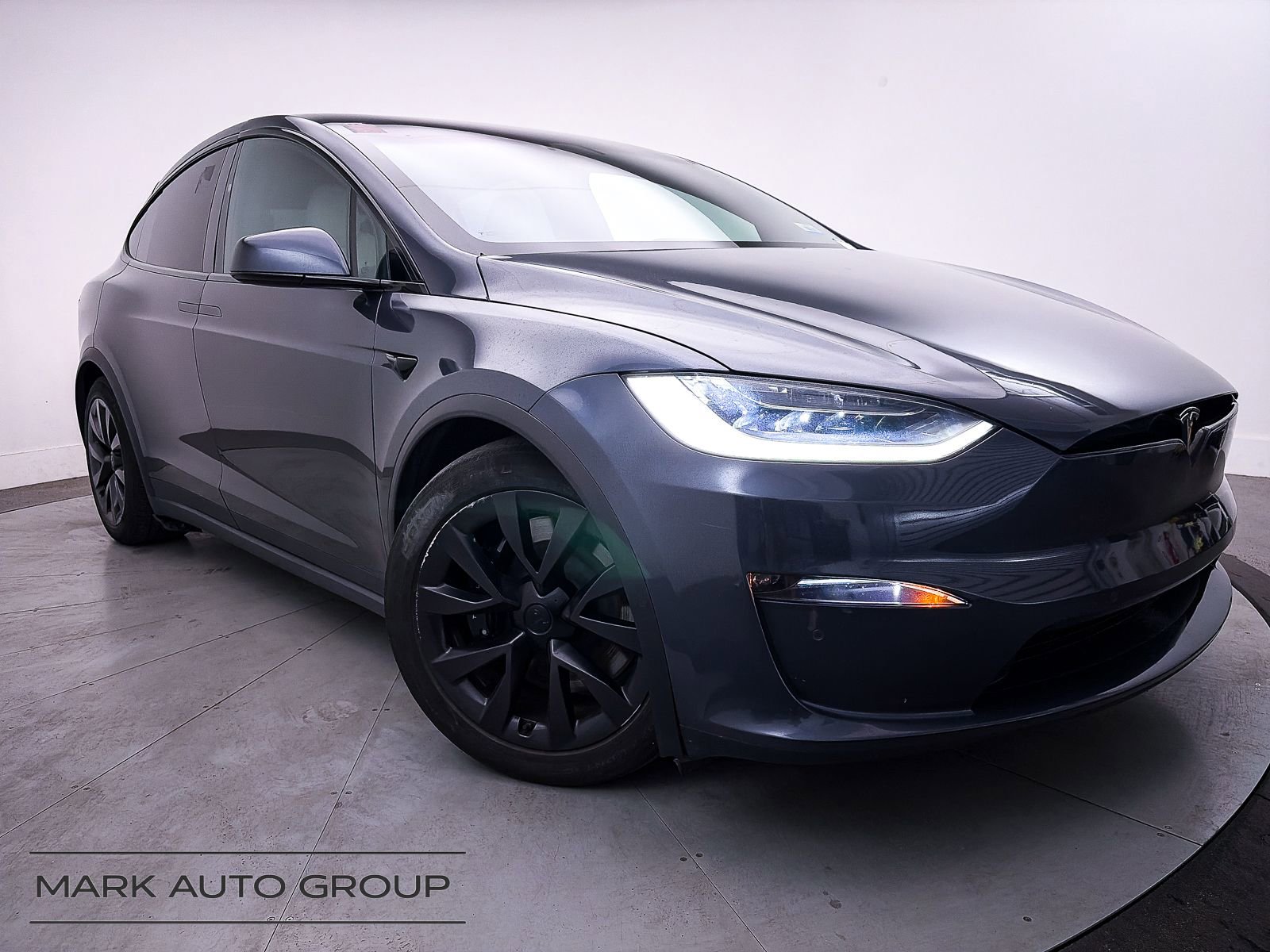 Used 2023 Tesla Model X image 1
