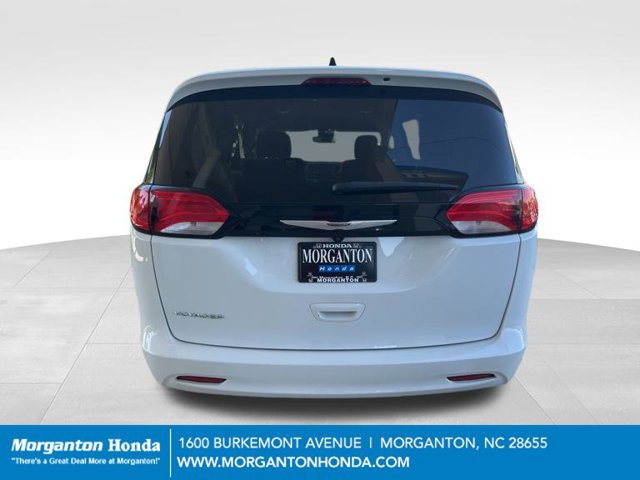 Used 2023 Chrysler Voyager LX FWD image 7