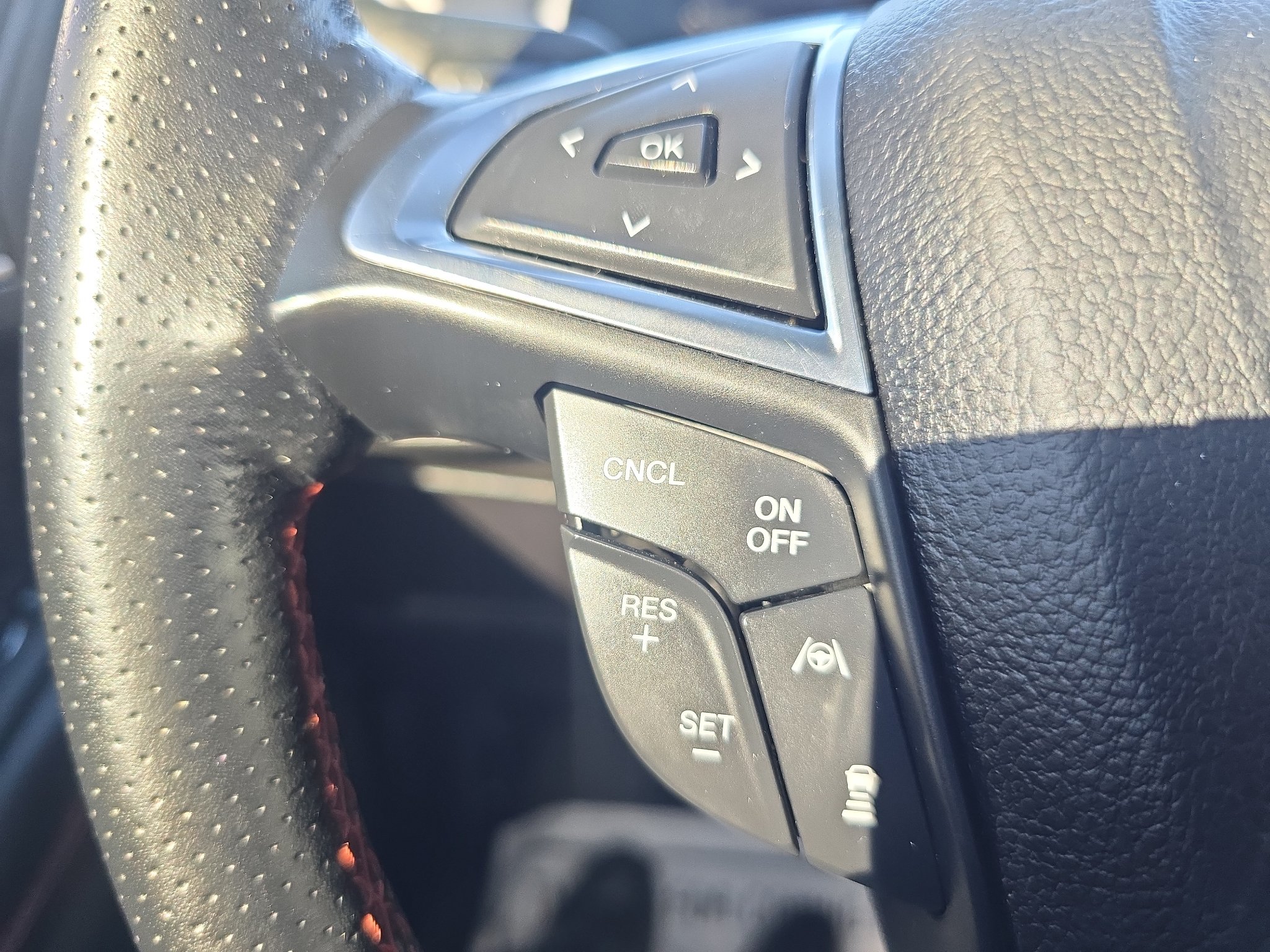 Used 2021 Ford Edge ST-Line w/ Class II Trailer Tow Package AWD/4WD image 22