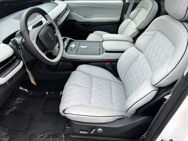 New 2027 Lincoln Navigator Black Label w/ Black Label Special Edition AWD/4WD image 10