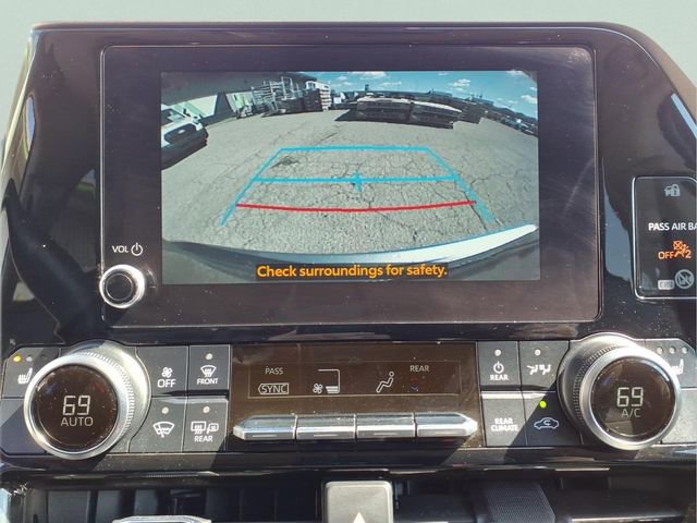 Used 2023 Toyota Highlander XLE image 19