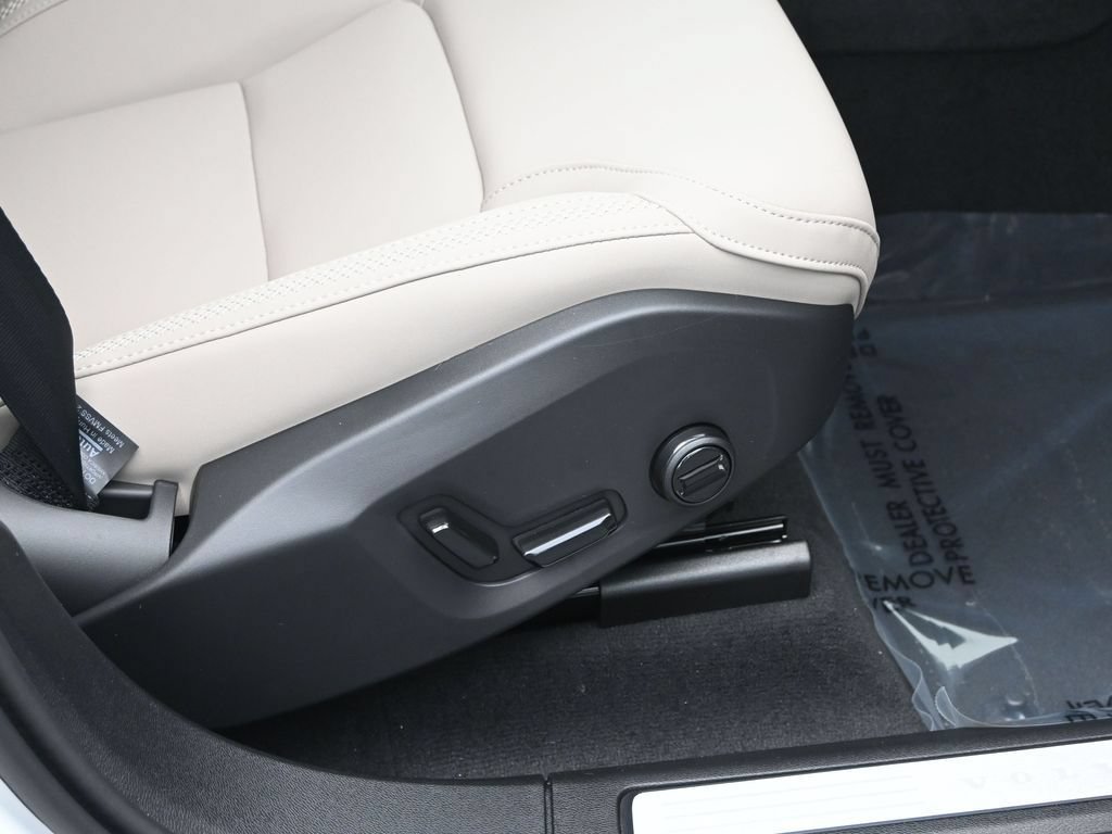 New 2026 Volvo XC60 B5 Core AWD/4WD image 35