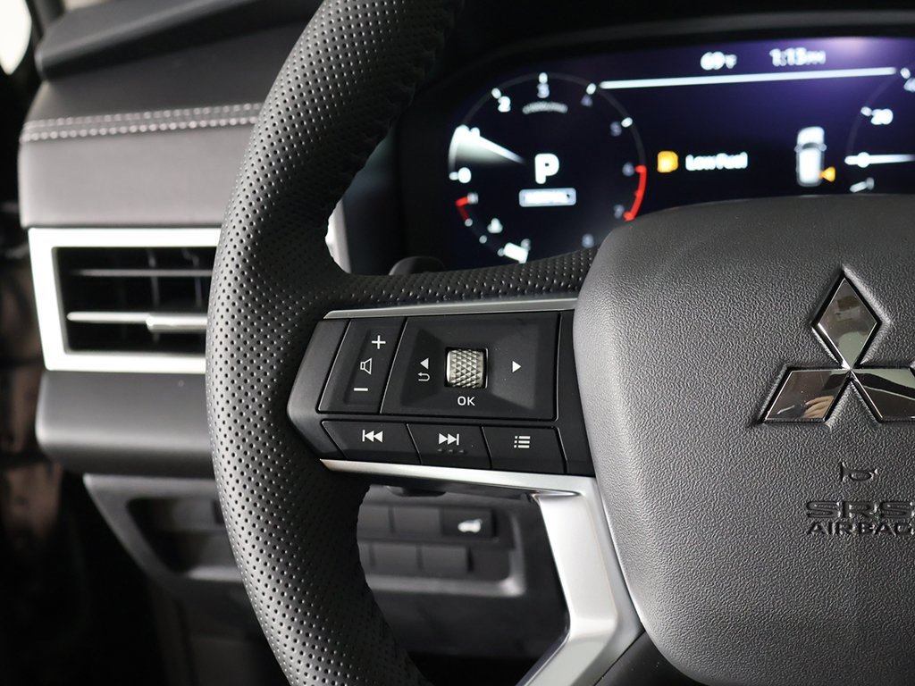 New 2025 Mitsubishi Outlander SE image 43