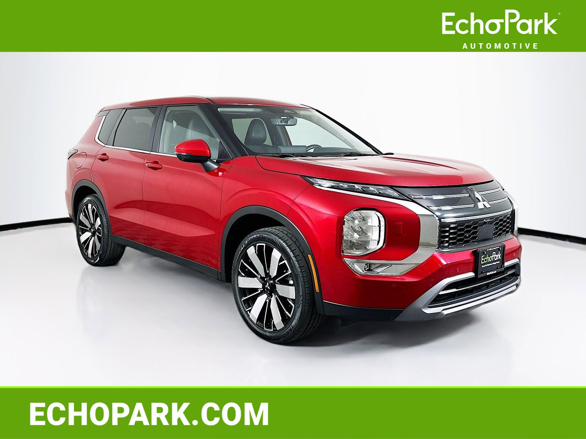 Used 2025 Mitsubishi Outlander SE image 1