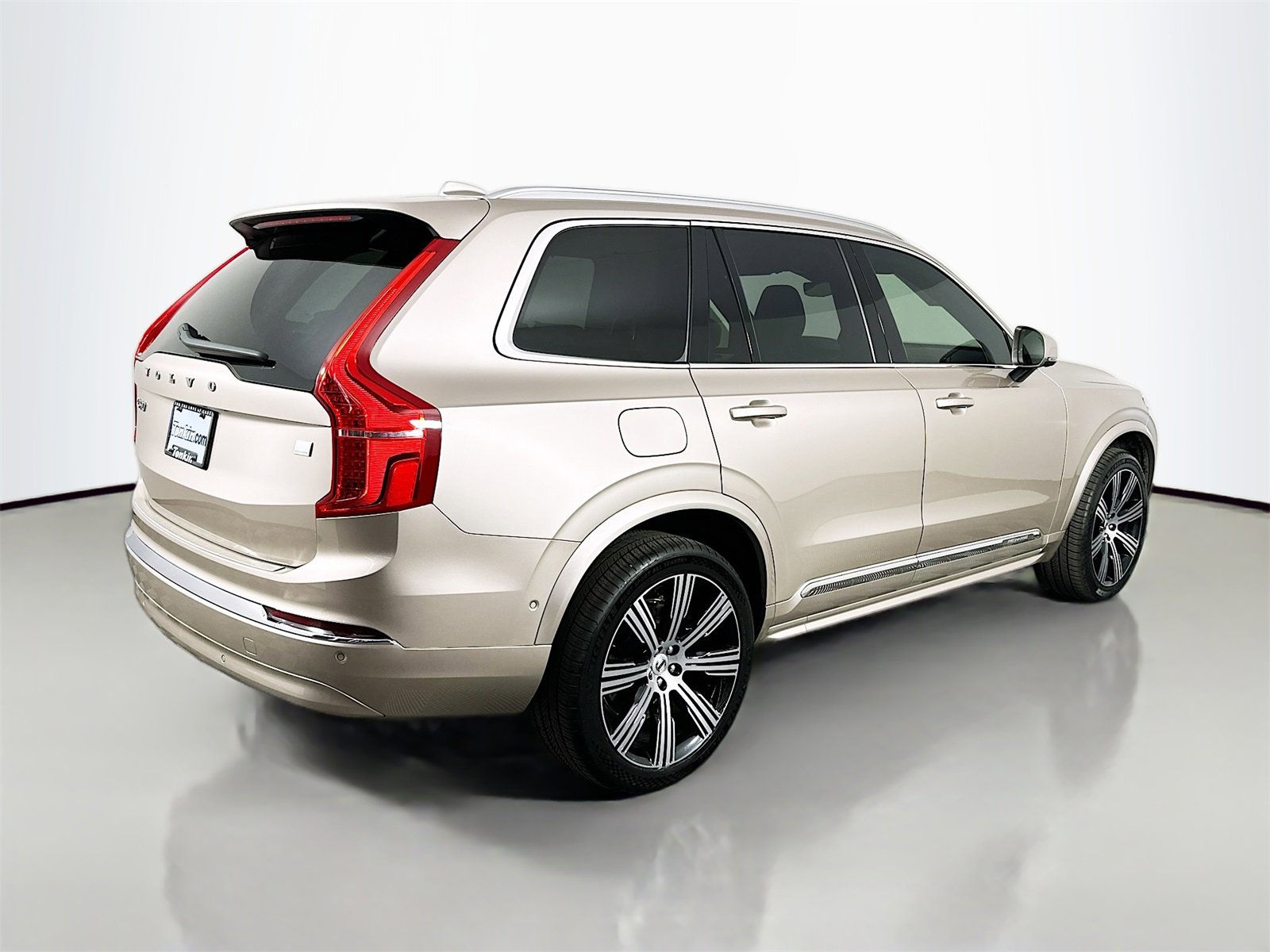 Used 2024 Volvo XC90 T8 Ultimate w/ Lounge Package image 7