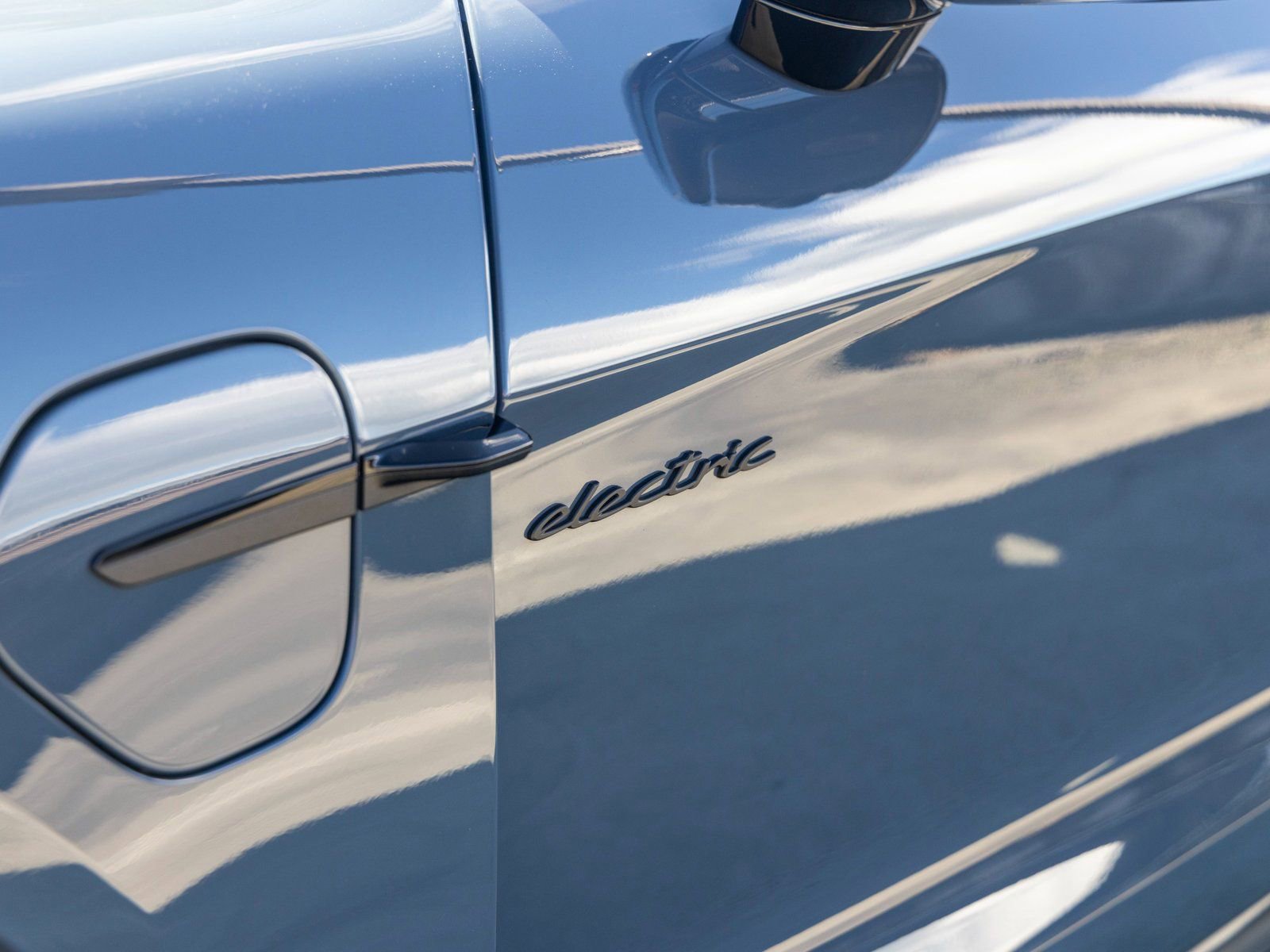 Certified 2025 Porsche Taycan GTS image 18