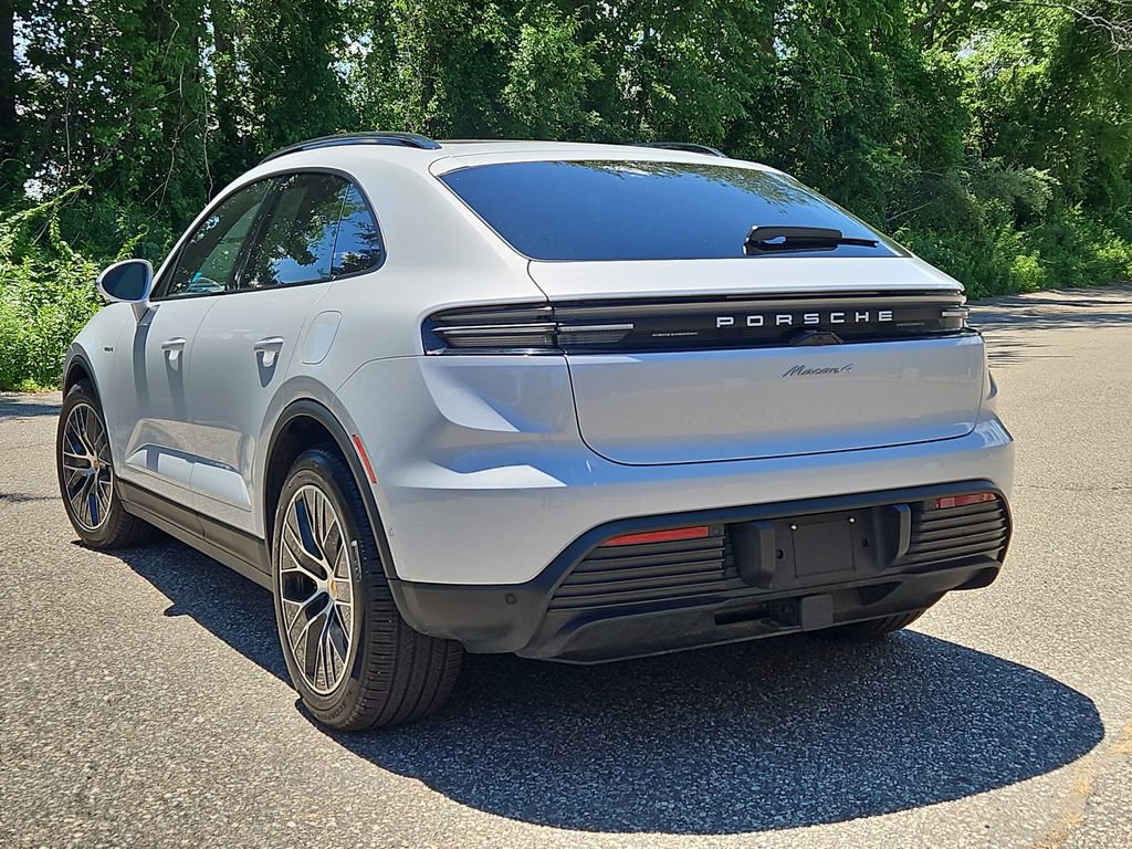 Certified 2025 Porsche Macan 4 Electric AWD/4WD image 3