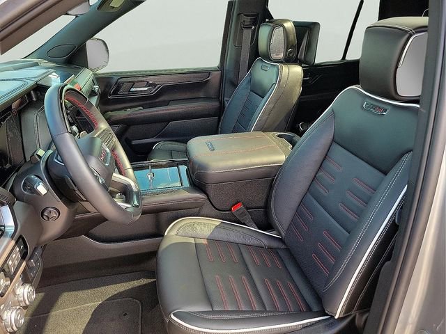 Used 2025 GMC Yukon AT4 Ultimate AWD/4WD image 18