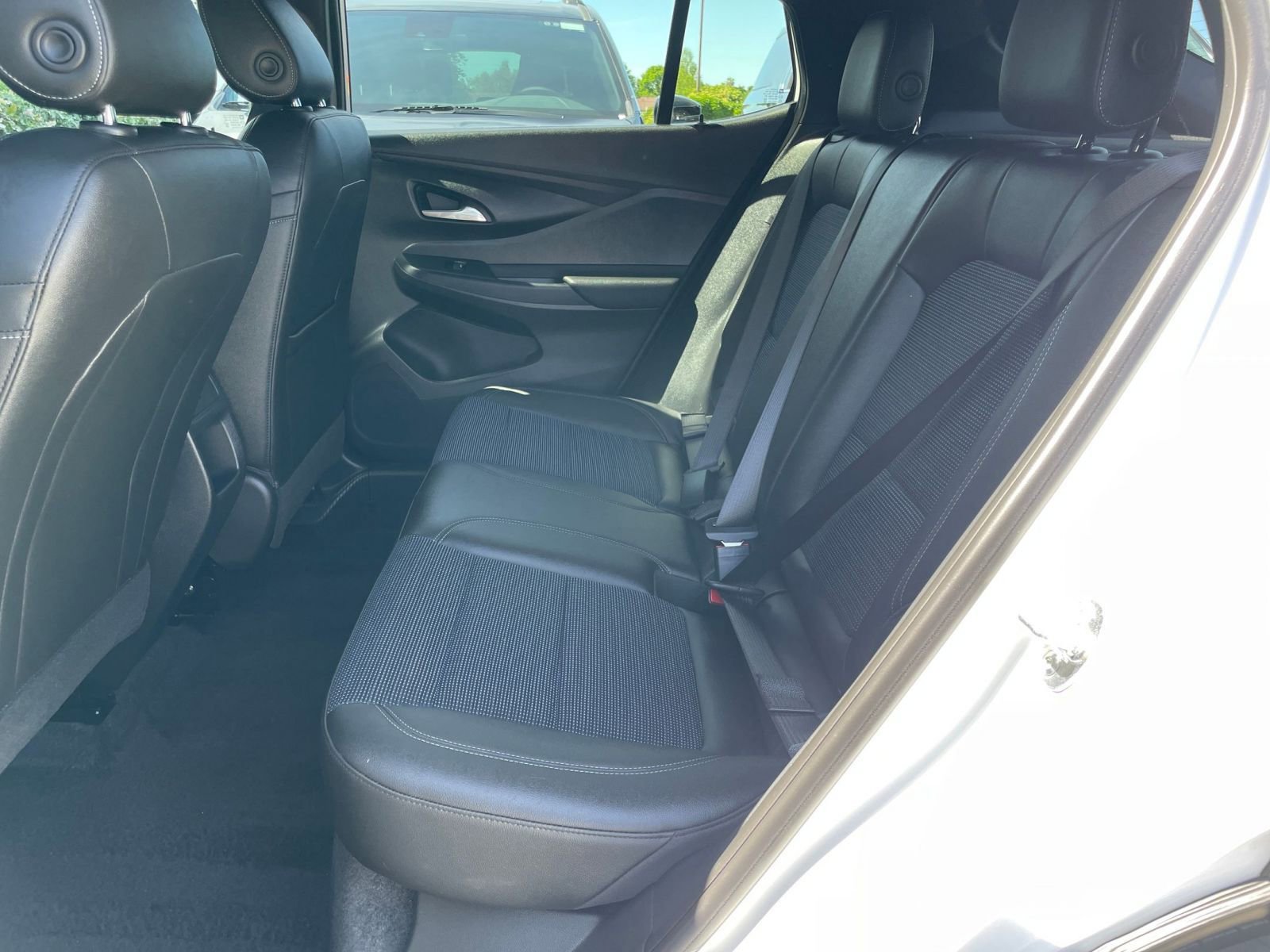 Used 2025 Buick Envista Preferred image 25