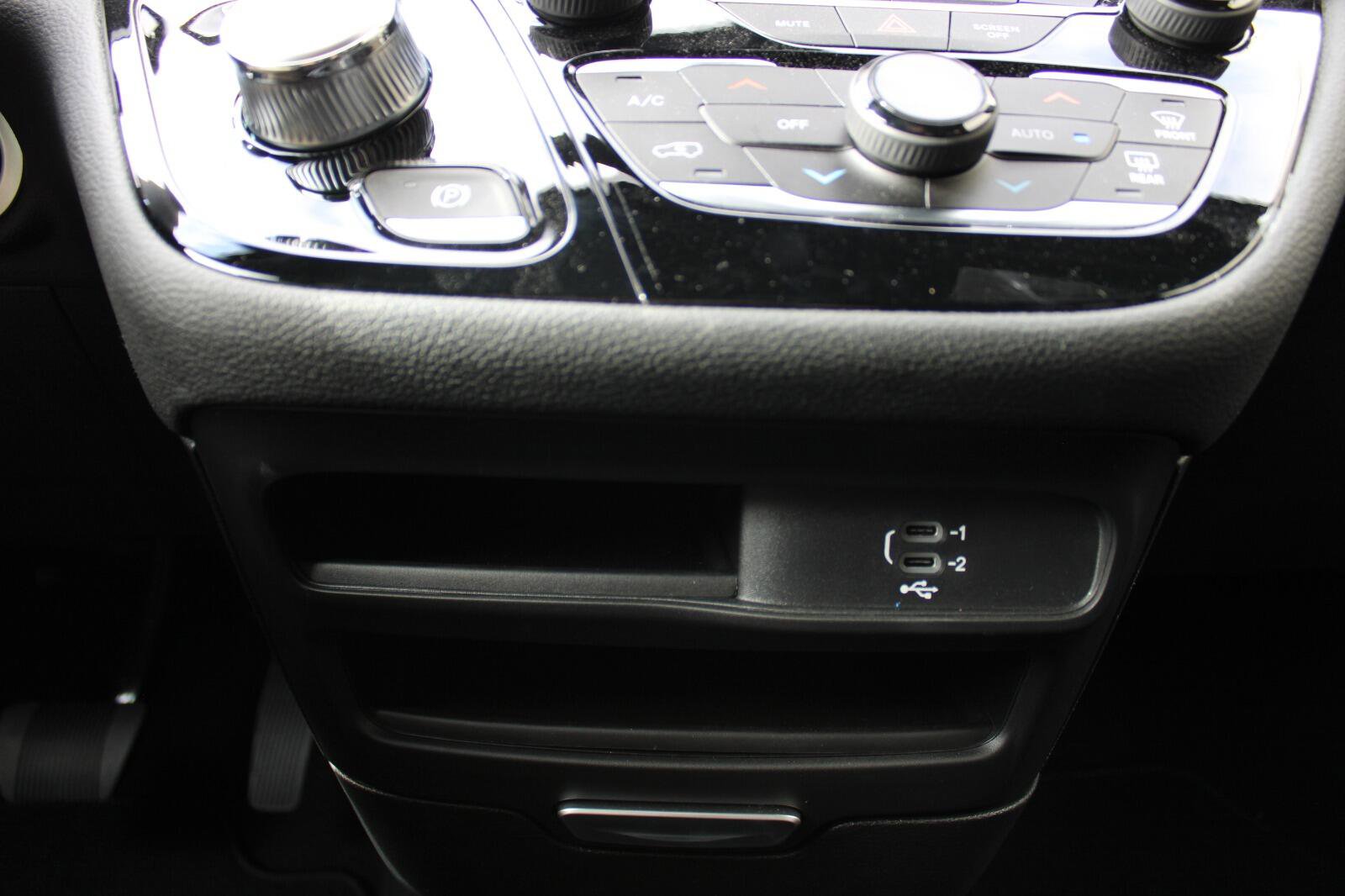 New 2026 Chrysler Pacifica Select image 23