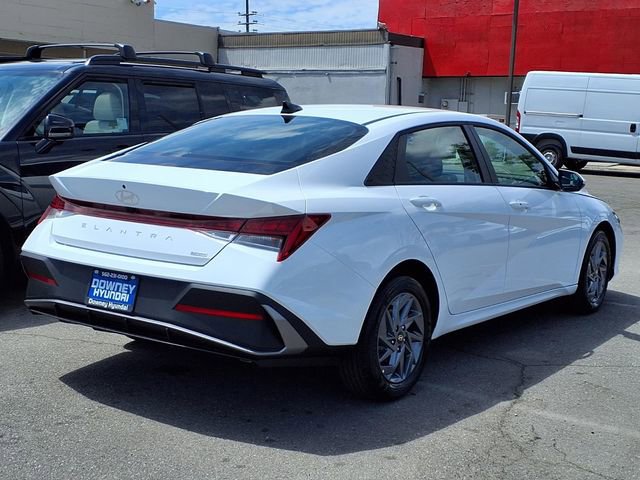New 2026 Hyundai Elantra Hybrid FWD image 4