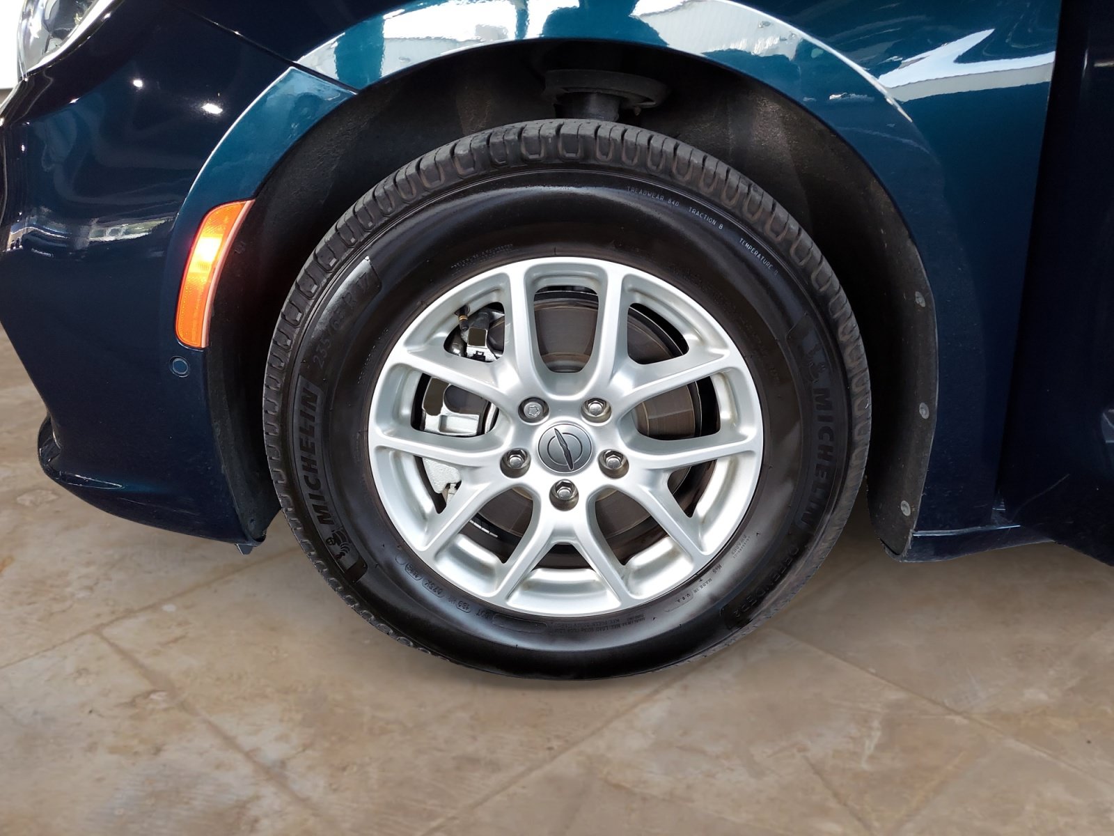 Used 2021 Chrysler Pacifica Touring-L w/ Uconnect Theater Family Group FWD image 31