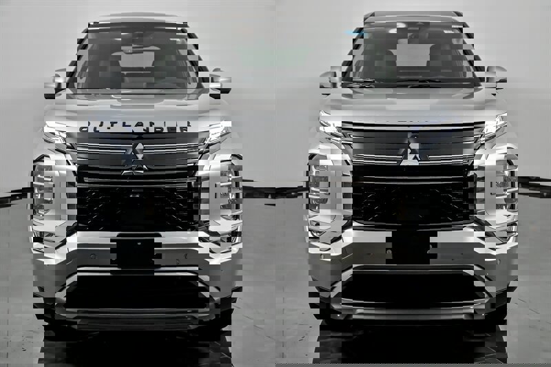 New 2025 Mitsubishi Outlander SE image 4