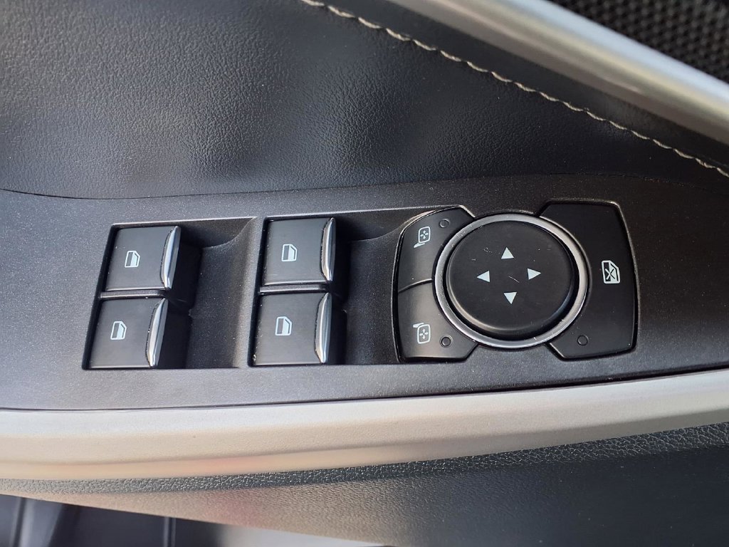 Used 2024 Ford Explorer XLT RWD image 8