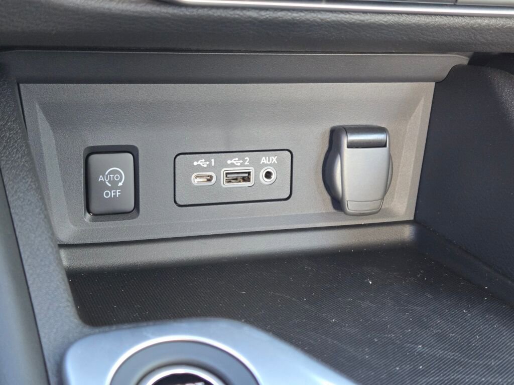 Used 2025 Nissan Sentra SR w/ SR Premium Package image 26