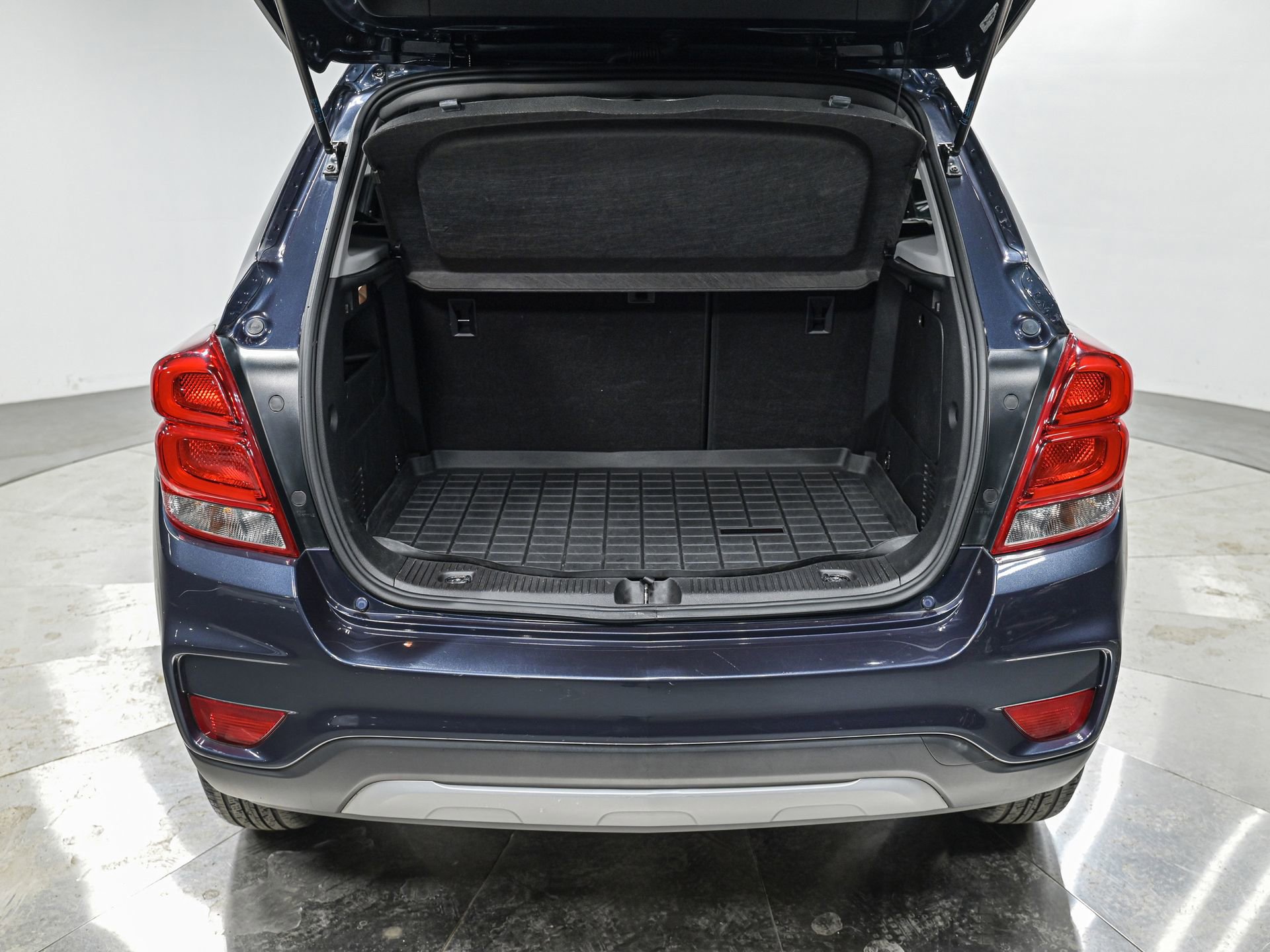 Used 2018 Chevrolet Trax LT w/ LT Convenience Package image 7