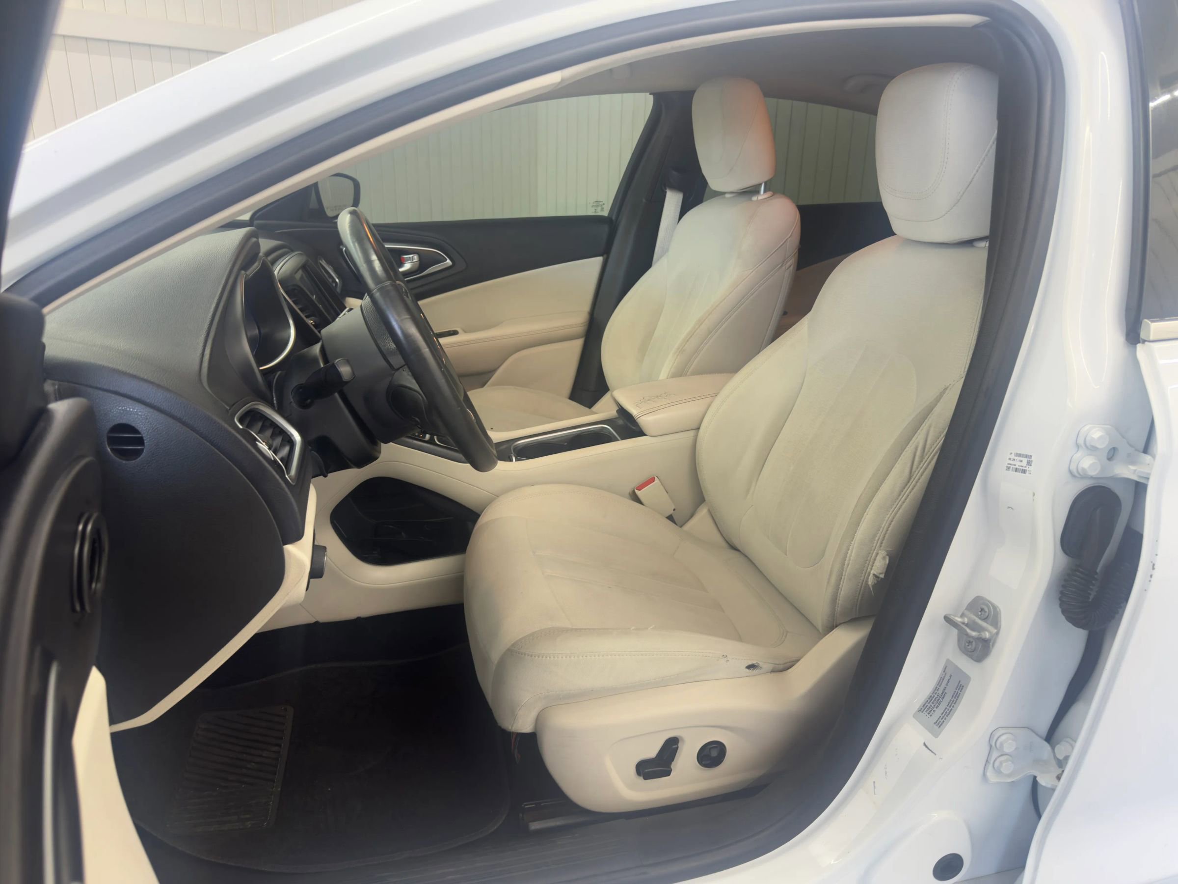 Used 2015 Chrysler 200 Limited w/ Spring Special Group image 9