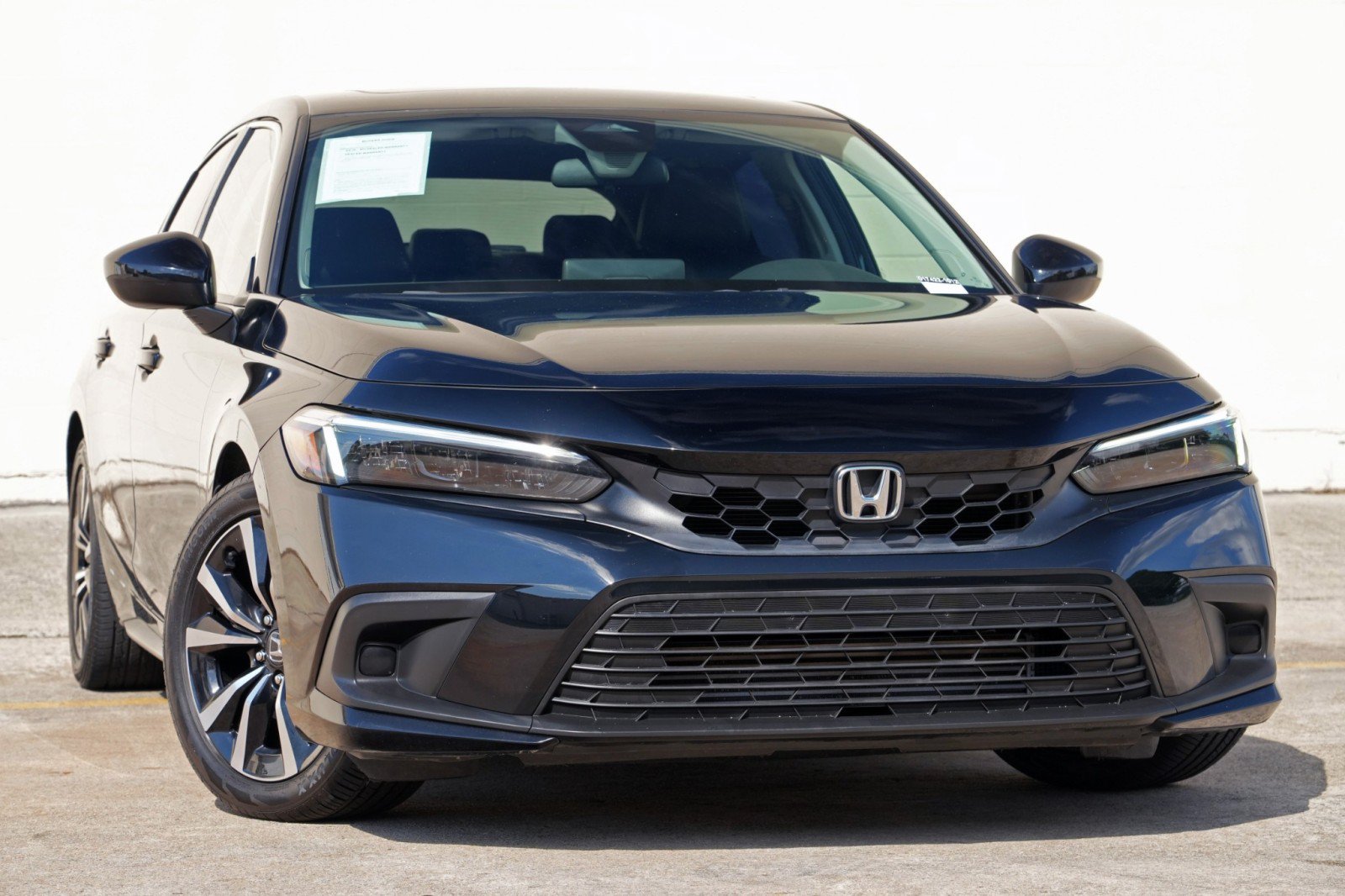 Used 2024 Honda Civic EX-L image 2