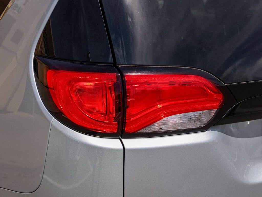 Used 2023 Chrysler Voyager LX image 7