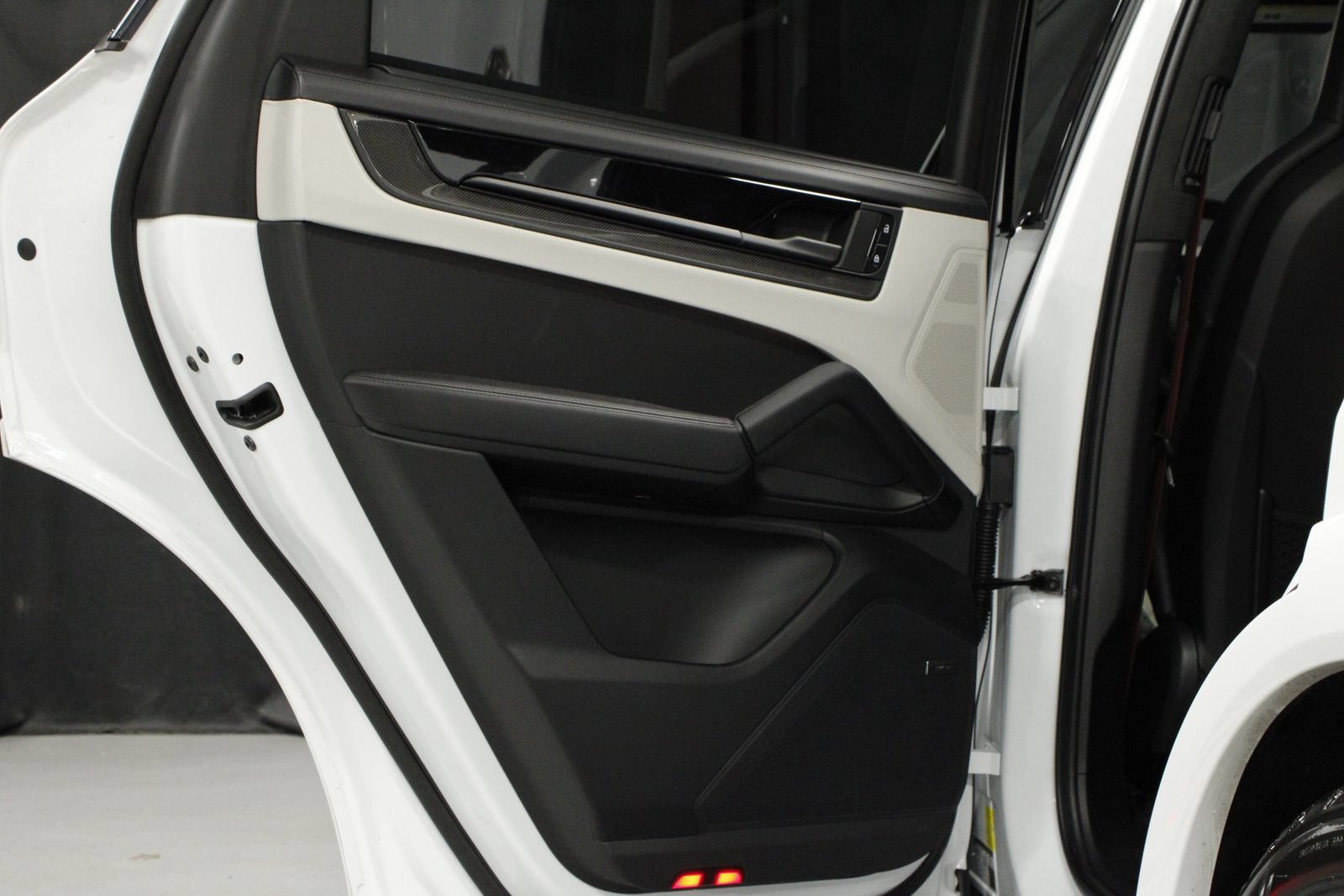 Certified 2025 Porsche Cayenne GTS AWD/4WD image 13