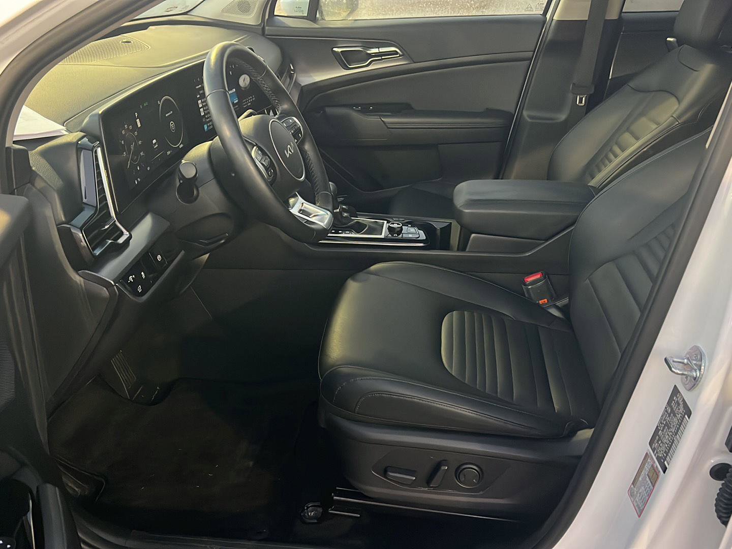 Used 2023 Kia Sportage SX image 10