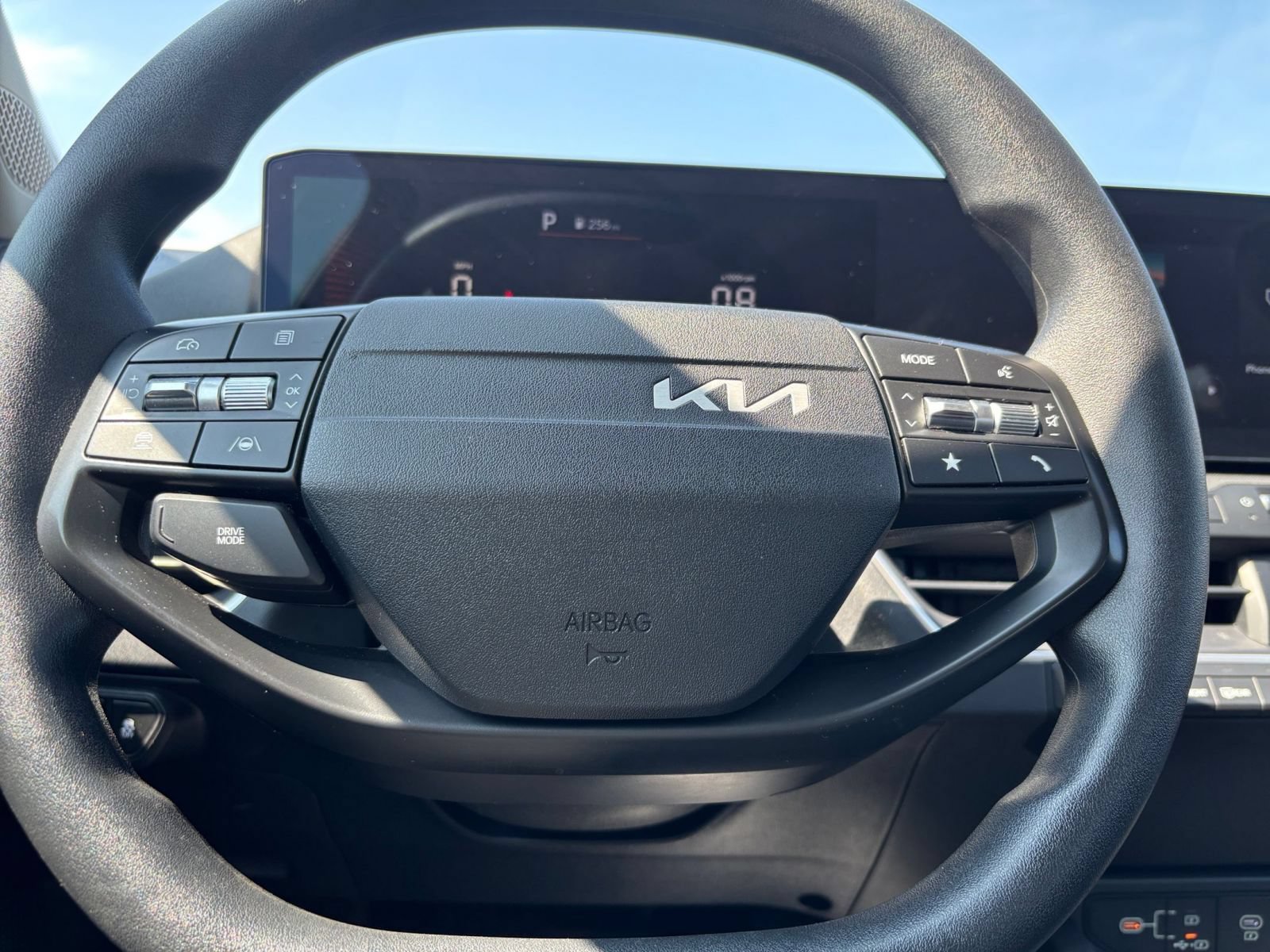 Used 2025 Kia K4 FWD image 26