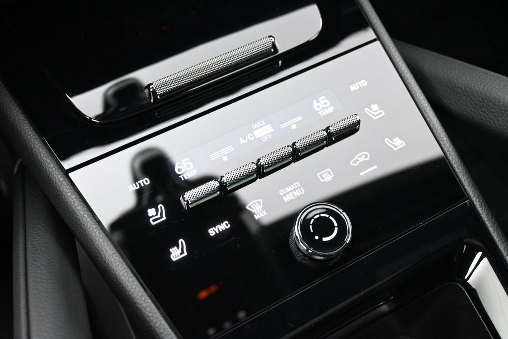 Certified 2025 Porsche Cayenne AWD/4WD image 19