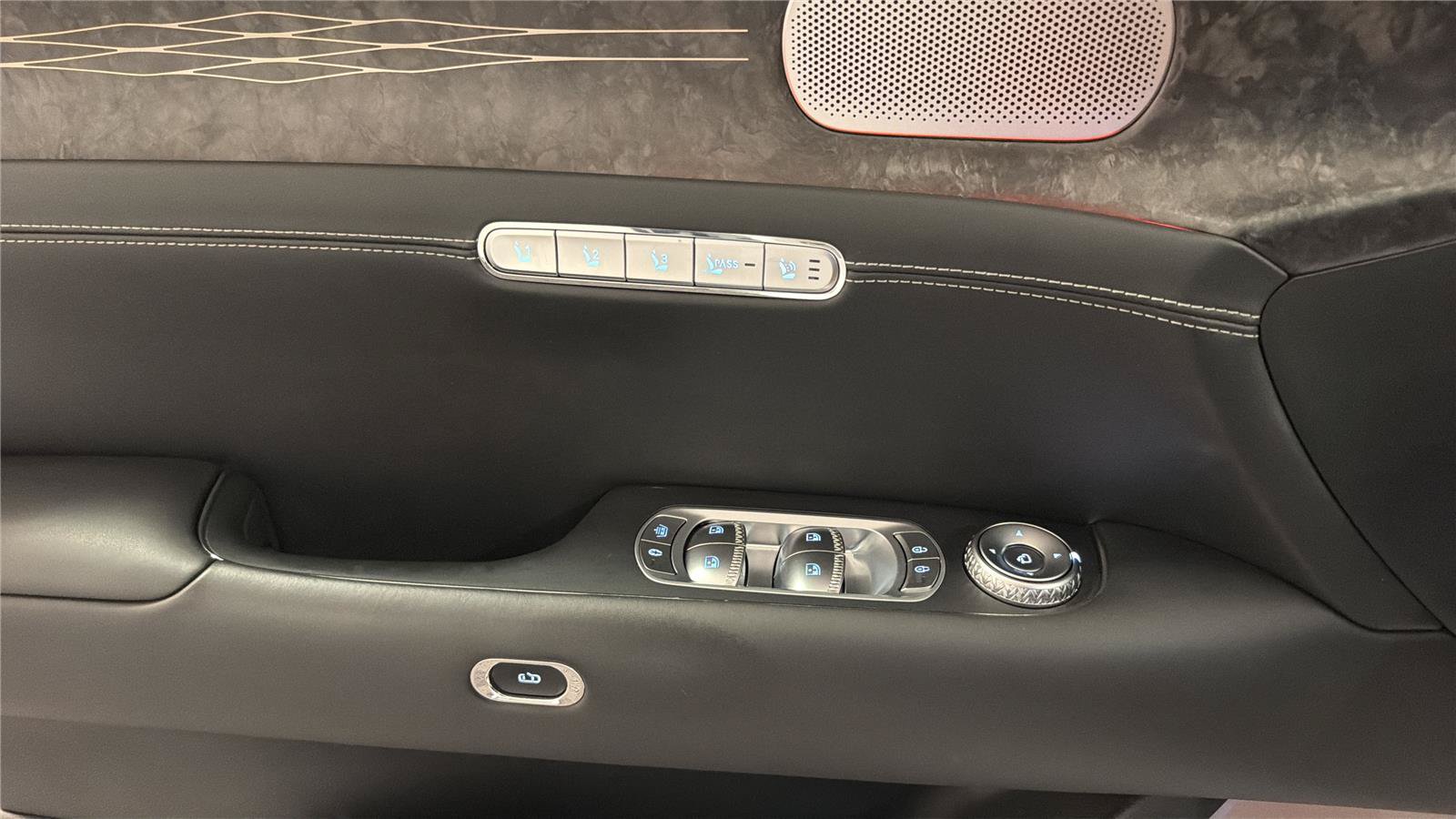Used 2025 Genesis G90 3.5T AWD/4WD image 23