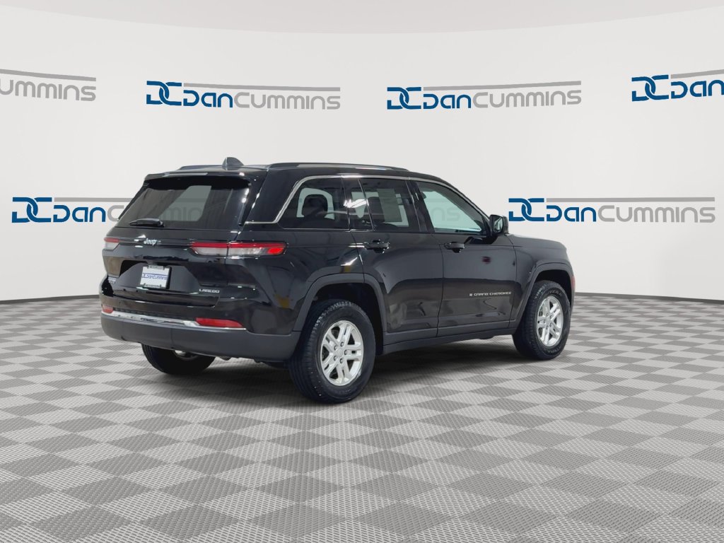 Used 2023 Jeep Grand Cherokee Laredo w/ Luxury Tech Group I AWD/4WD image 8