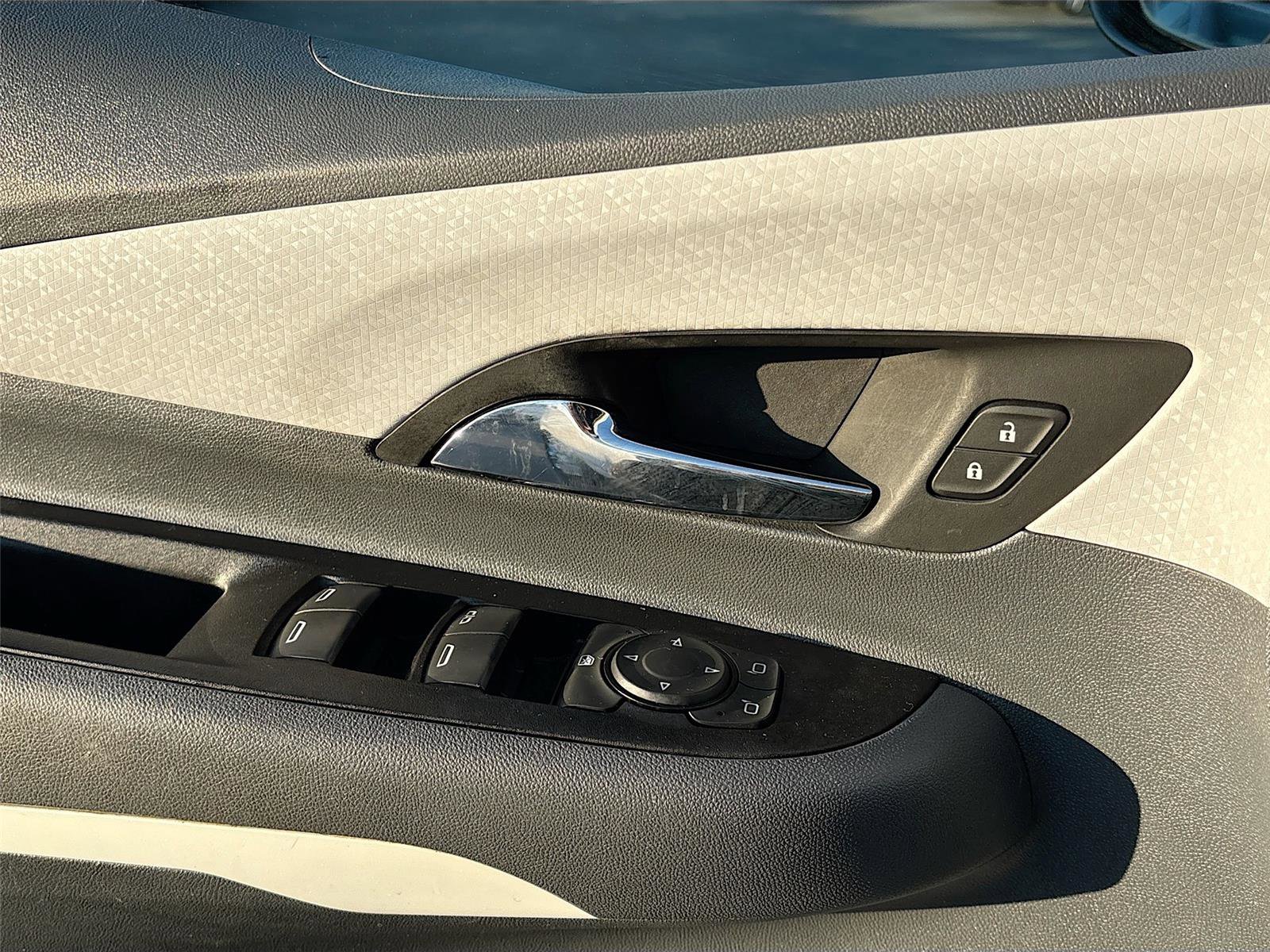 Used 2019 Chevrolet Bolt LT image 18