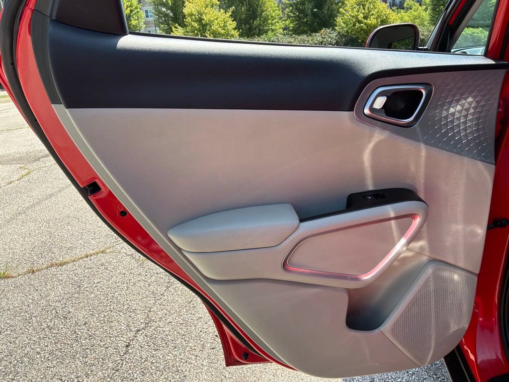 Used 2022 Kia Soul LX FWD image 29